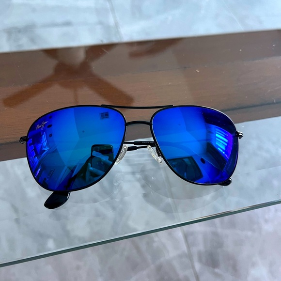 MAUI JIM SUNGLASSES PERFECT CONDITION